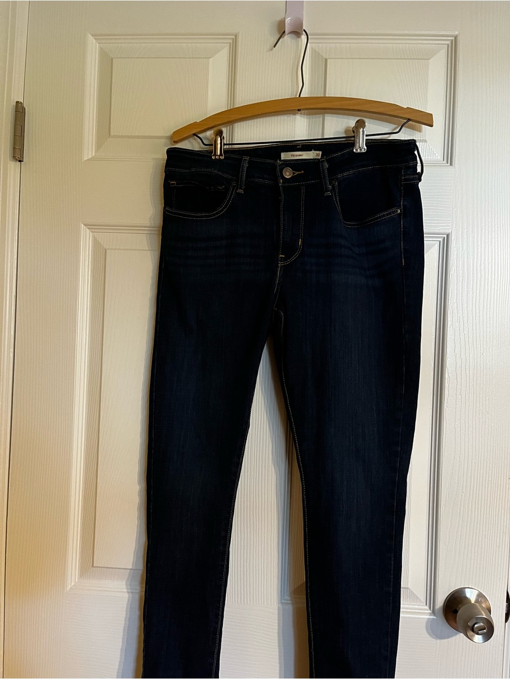 Dark Wash Women's Levi’s 711 Skinny Jeans - Classic Dark Blue